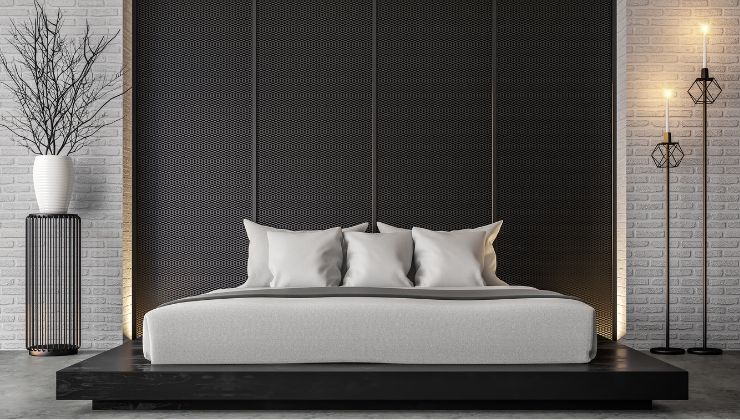 Strong Colors to Improve a Black Scheme